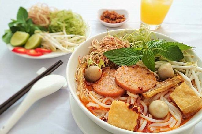 Cách nấu canh bò huế 7