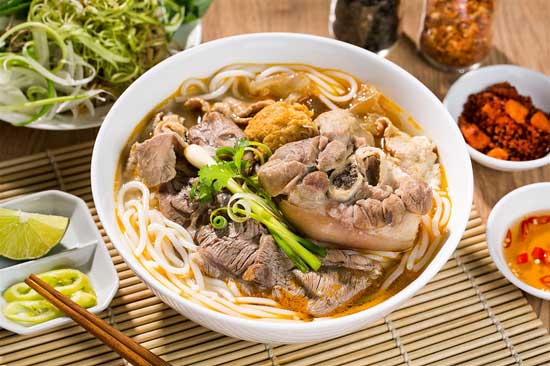 Cách nấu canh bò Huế 3