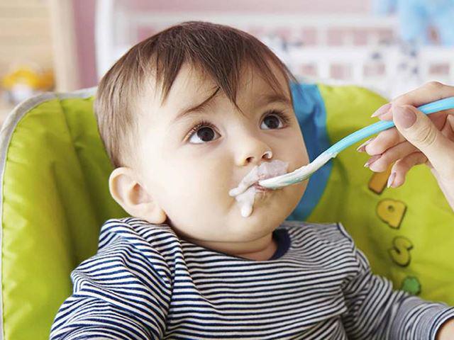 Bé mấy tháng tuổi ăn sữa chua rất có lợi cho sức khỏe