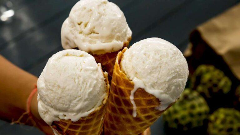 Cách làm kem mãng cầu từ hai loại mãng cầu cực ngon và cuốn