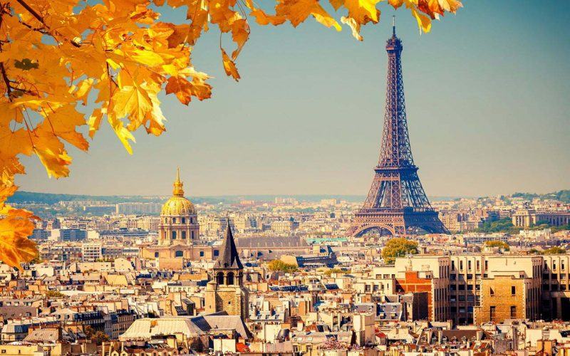 Chụp ảnh mùa thu với tháp Eiffel