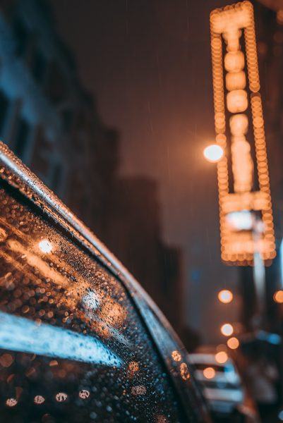 hình ảnh mưa đêm và ô tô