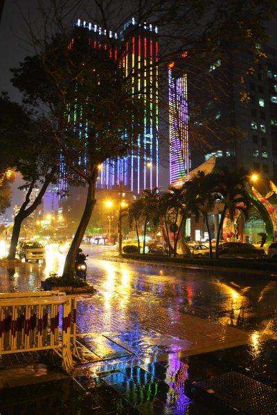 hình ảnh mưa đêm trong thành phố