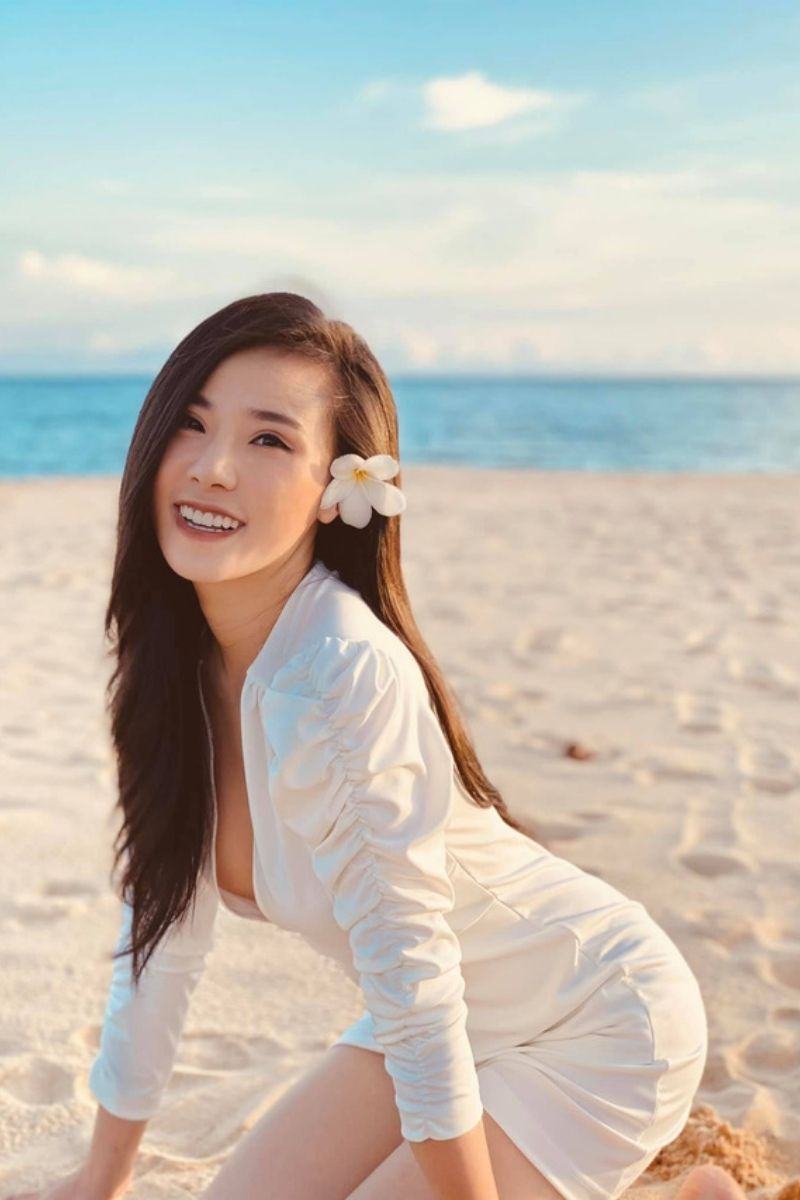MC Minh Anh sở hữu gương mặt xinh đẹp và thân hình chuẩn