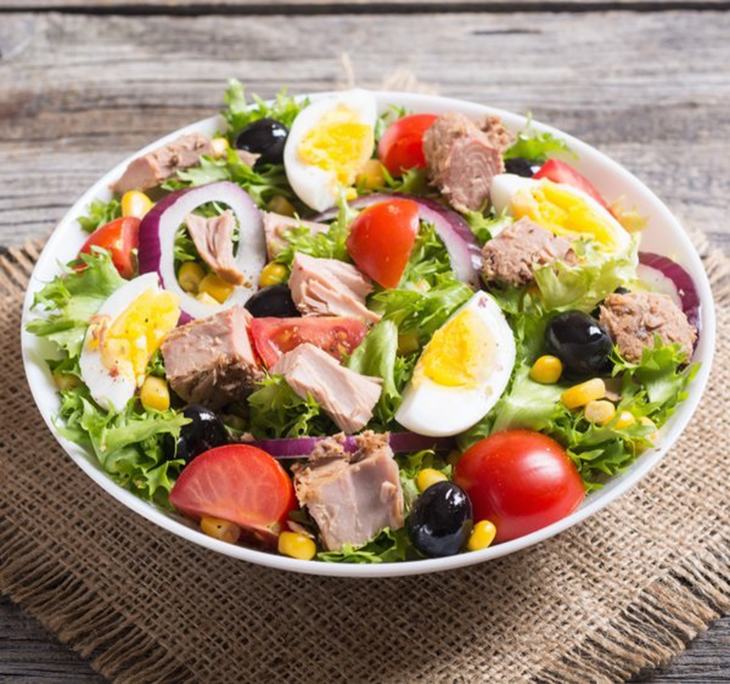 Cách làm salad cá ngừ dầu giấm5