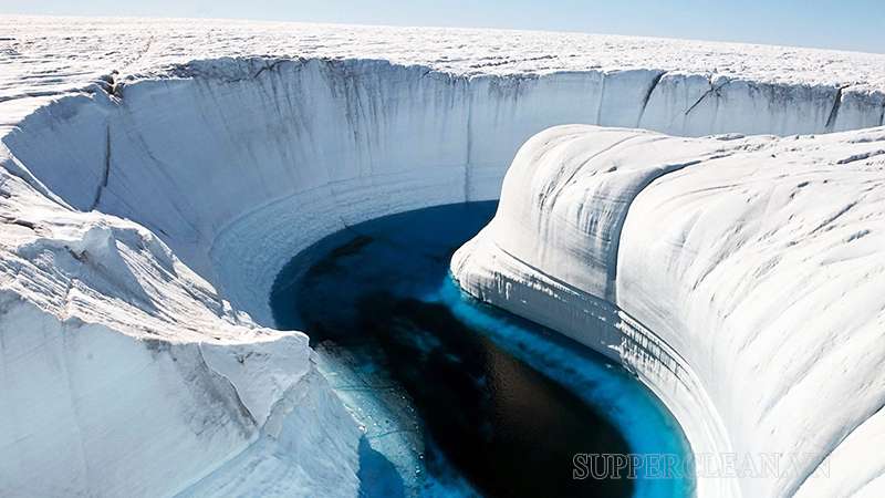 Băng phía bắc được bao phủ bởi một lớp băng dày