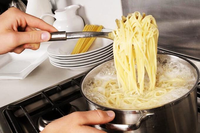 Spaghetti yokazinga ndi ng'ombe 2