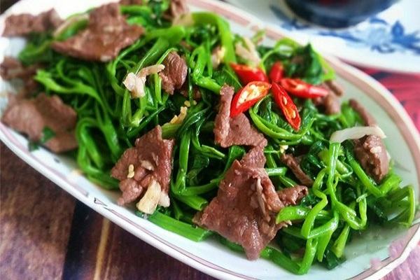 Rau muống xào thịt bò