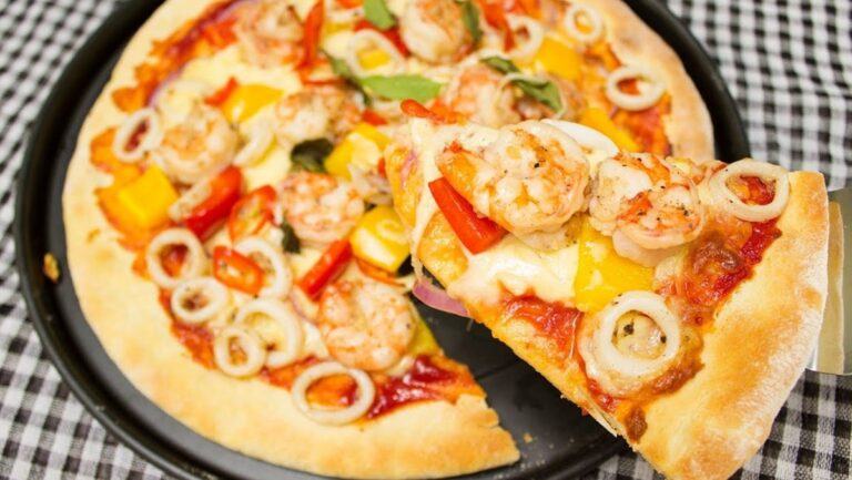 Cách làm pizza hải sản ngon ngang Pizza Hut hay Domino