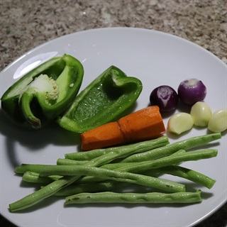 Gà rán đậu xanh 2 loại rau củ