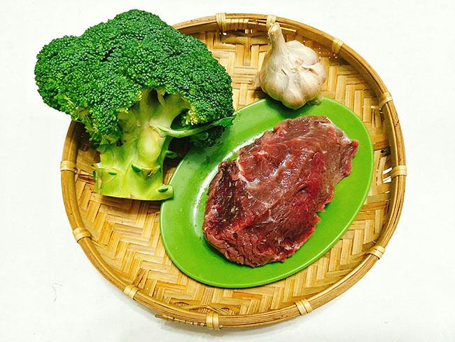 Bông cải xanh và thịt bò nướng 2