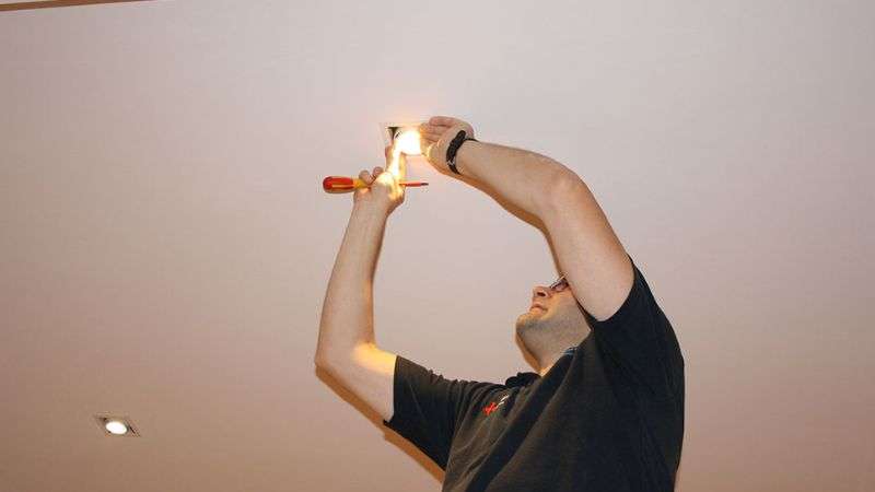 Cách sửa bóng đèn LED tại nhà
