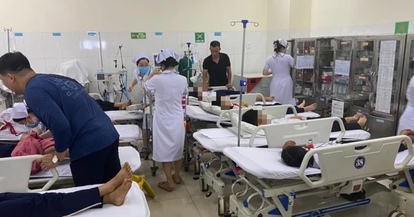 17 học sinh nhập viện cấp cứu nghi bị ngộ độc trà sữa