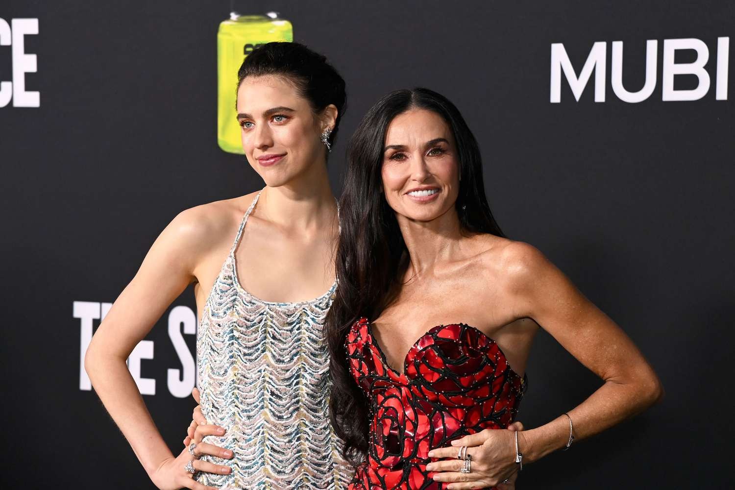 Margaret Qualley và đàn chị Demi Moore