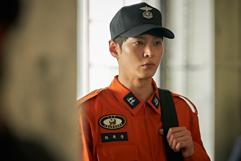 Cheol Woong (Joo Won) là nhân vật trung tâm của phim