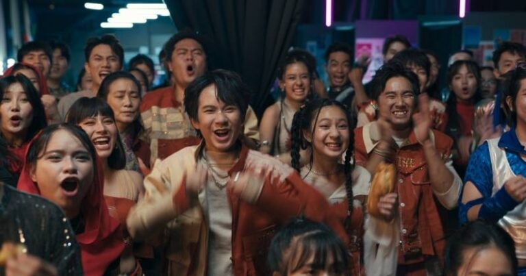 Lật Mặt 8: Vòng Tay Nắng – Lát cắt khác biệt về đề tài gia đình so với Lật Mặt 7
