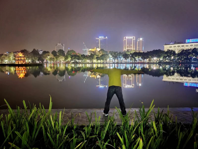 Hình ảnh Hà Nội về đêm khi Hồ Gươm lên đèn