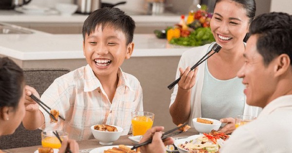 3 đối tượng cần ‘kiềm chế’ khi ăn uống ngày Tết