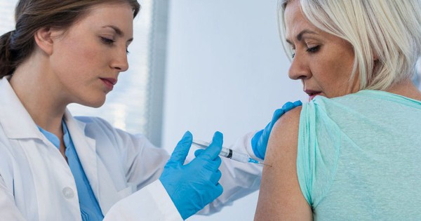 5 loại vaccine rất quan trọng cho người trên 50 tuổi