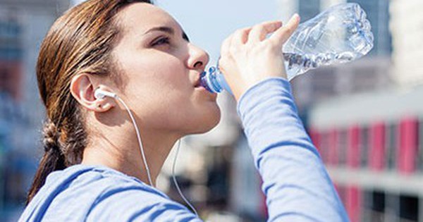 5 lý do bạn nên uống nhiều nước hơn vào mùa đông