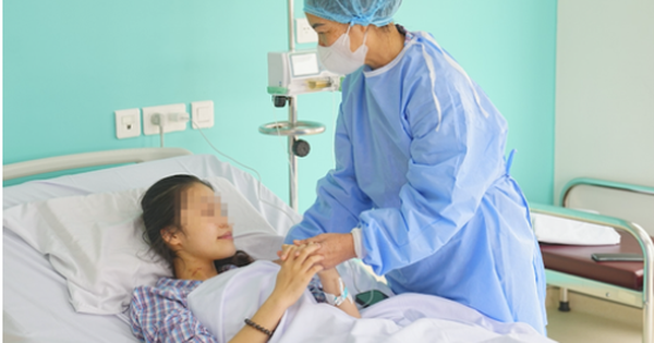 Bà nội cứu sống cháu gái 15 tuổi bị ung thư gan