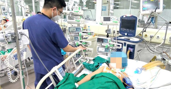 Bị thanh gỗ mục đâm vào chân, 1 tuần sau bé gái 7 tuổi cứng hàm, co giật toàn thân, tiên lượng nguy kịch