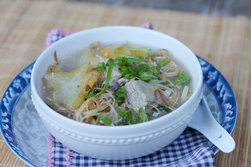 Hoàn thành món canh hoa chuối nấu