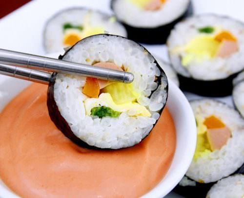 Học cách làm sốt kimbap đơn giản tại nhà 1