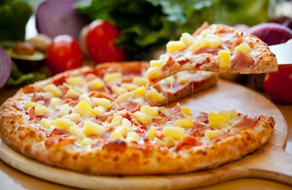 Cách làm pizza xúc xích ngon dễ làm thơm phức, giòn tan ăn mê say