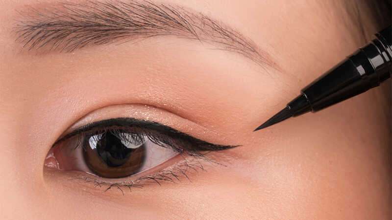 cách vẽ eyeliner 1