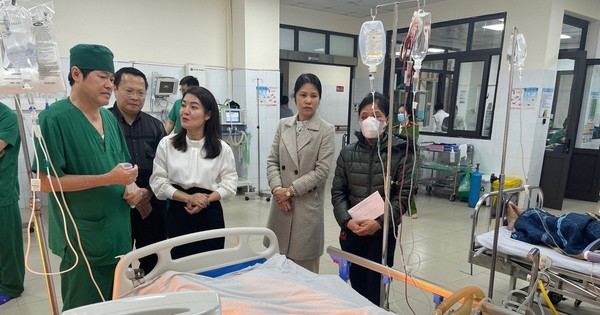 Cứu sống học sinh bị ngã từ tầng 4