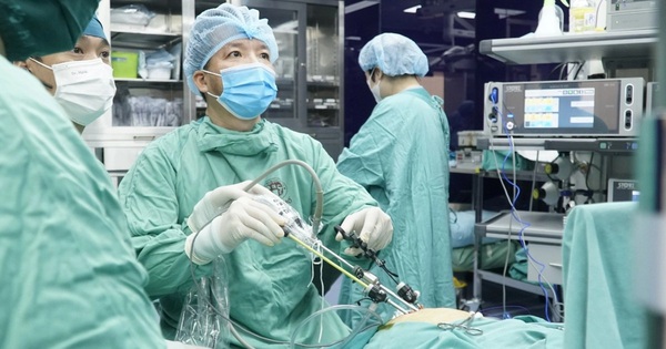 Gia đình Úc sang Việt Nam thực hiện phẫu thuật chỉ 2 nước làm được