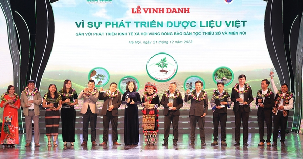 Lễ Vinh danh Vì sự phát triển dược liệu Việt