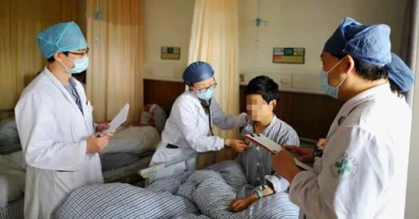 Lỡ cơ hội điều trị ung thư ruột, chàng trai hối hận vì bỏ qua 3 dấu hiệu khi đi vệ sinh