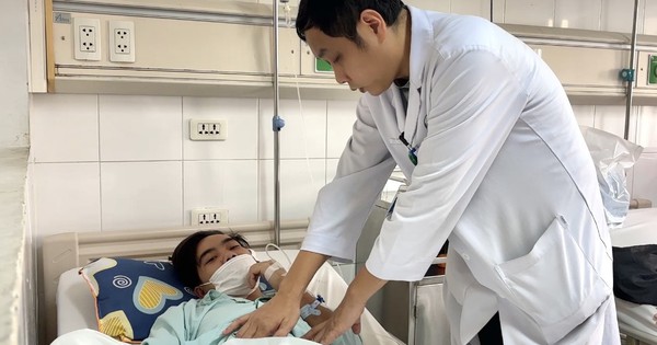 Nam thanh niên 18 tuổi vỡ đại tràng, trực tràng do bị bạn dùng vòi hơi xịt vào hậu môn