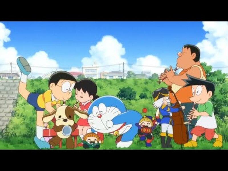 Nhóm bạn Doraemon đang cùng nhau tập luyện vui vẻ