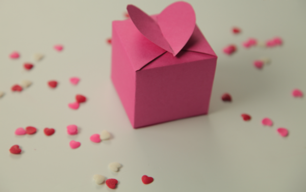hộp quà đôi cánh trái tim valentine