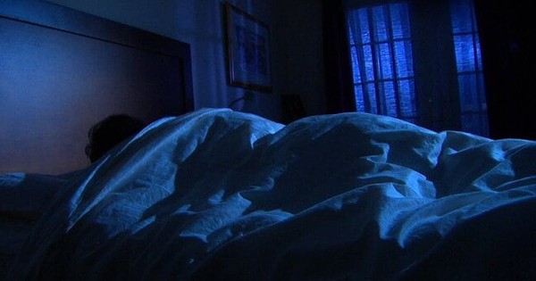 Tại sao không nên mở cửa sổ khi ngủ ban đêm?