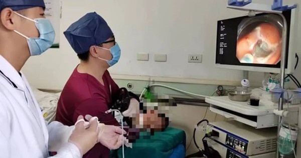 Thanh niên 23 tuổi mắc ung thư dạ dày vì thường xuyên làm việc này vào buổi tối, sai lầm này sinh đủ bệnh!