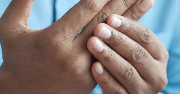 Ung thư phổi có thể ‘phát’ dấu hiệu cảnh báo ở tay: Chuyên gia nhắn nếu thấy phải đi khám