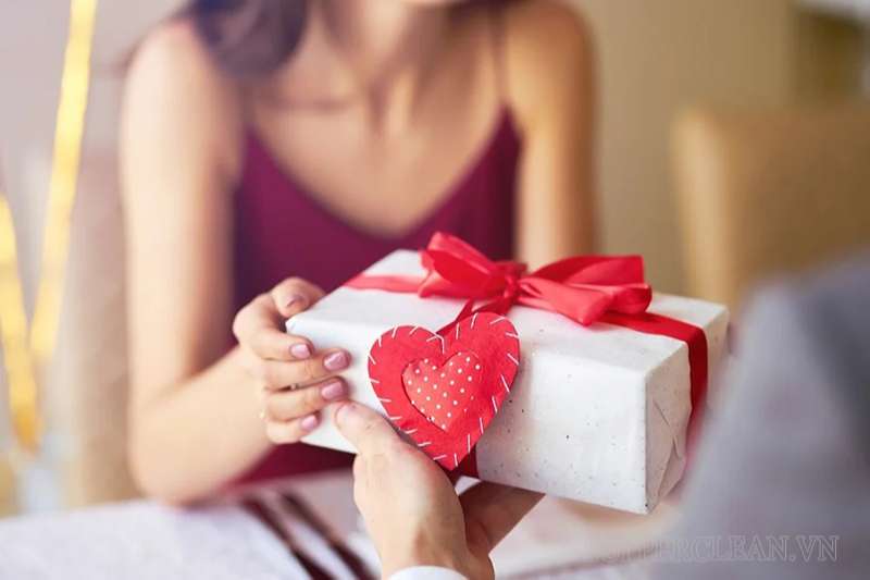 Tặng quà gì cho bạn gái ngày Valentine?